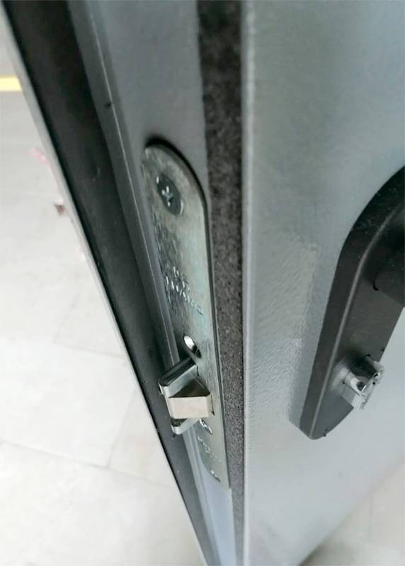 Дверной замок (установка в с. Левково) Дверной замок (установка в с. Левково)