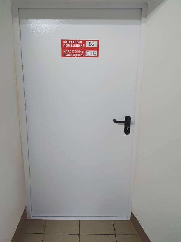 Однопольная дверь с внутренней стороны (ул. Звенигородская, 5) Однопольная дверь с внутренней стороны (ул. Звенигородская, 5)