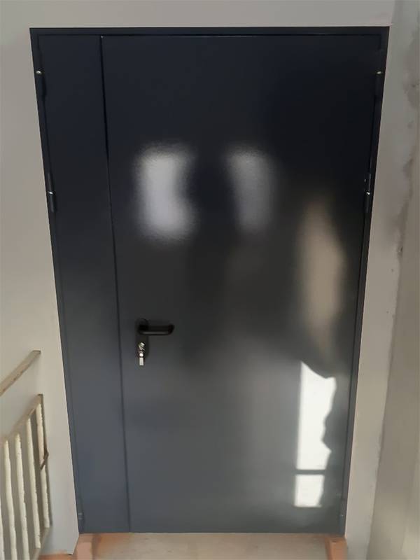 Полуторная дверь, вид спереди (г. Долгопрудный, склад) Полуторная дверь, вид спереди (г. Долгопрудный, склад)