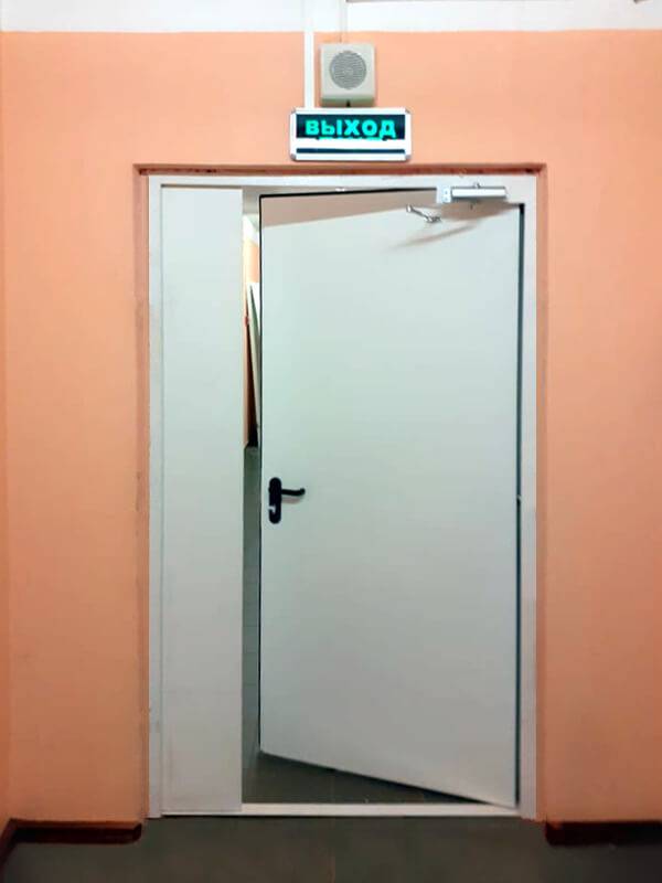 Полуторная дверь (внутренняя сторона) Полуторная дверь (внутренняя сторона)