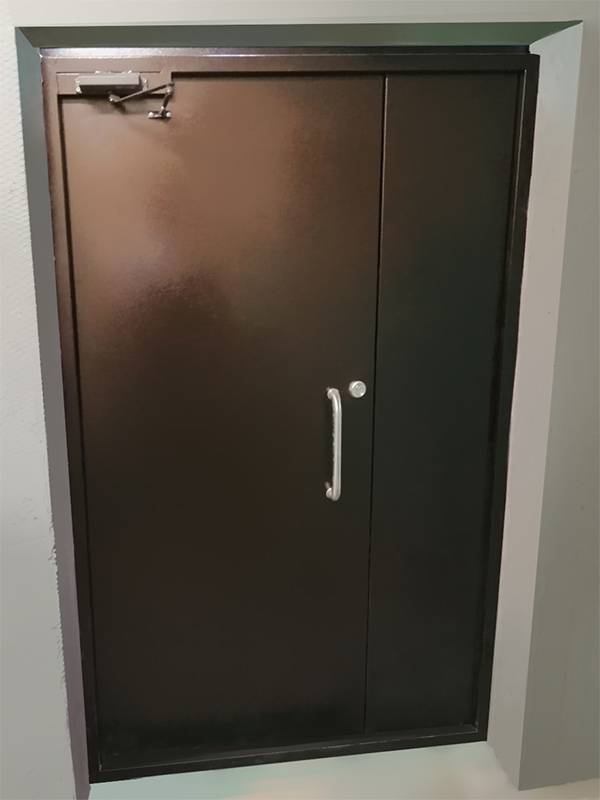 Полуторопольная дверь с внутренней стороны