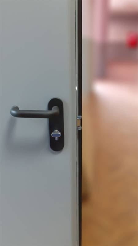 Замок с цилиндром (коридор школы, р-н Марьина Роща) Замок с цилиндром (коридор школы, р-н Марьина Роща)